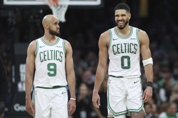 IM体育入口-强强对决！明日绿军客战雷霆 塔图姆与德里克·怀特出战成疑