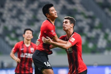 IM体育平台-【中超】李圣龙制胜球杨旭绝平被吹 海港1比0申花