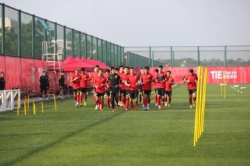 IM体育官网-多支专业队集结海口观澜湖 体育小镇迎冬训热潮